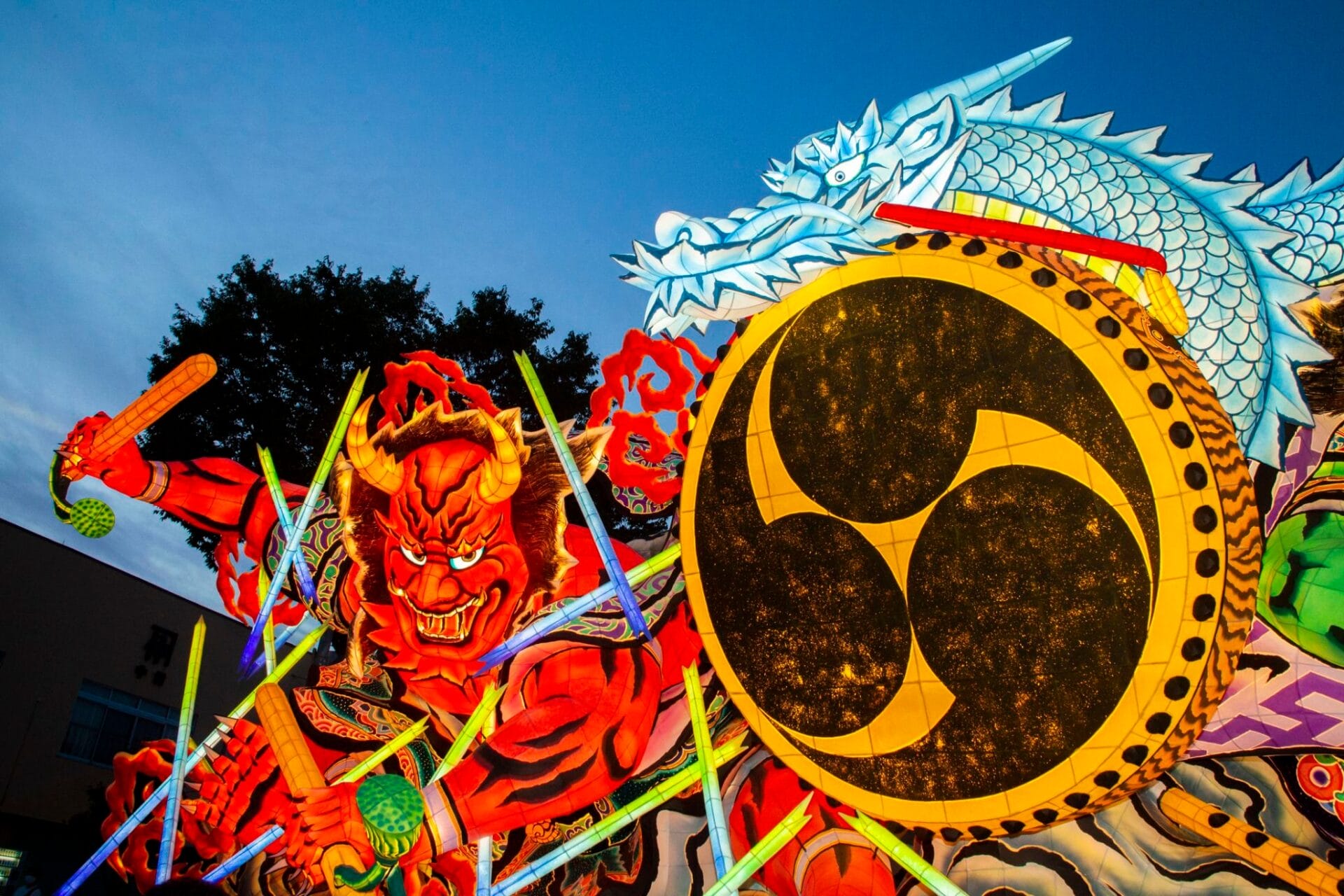 [写真]本プロジェクトねぶた制作を監修している立田龍宝氏の大型ねぶた